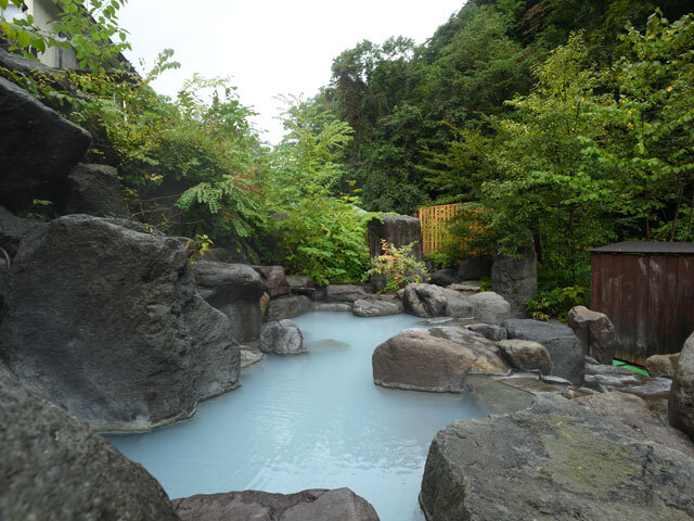 関東最後の乳白色の秘湯へ　加仁湯温泉