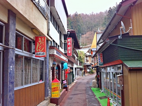 静寂古き良き昭和レトロな温泉街と大自然 秘湯四万温泉「四万グランドホテル」
