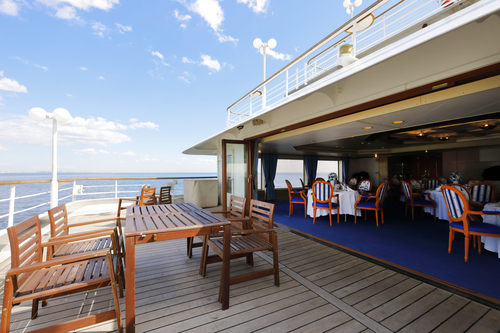 非日常のクリスマスクルージング「フレンチレストラクルーズ”シンフォニー”」