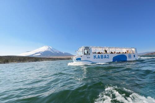陸上からそのまま湖へダイブ　水陸両用車 山中湖のKABA