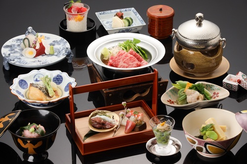 川のほとりに佇む老舗名旅館 下呂温泉「水明館」ワンランク上の客室”臨川閣”