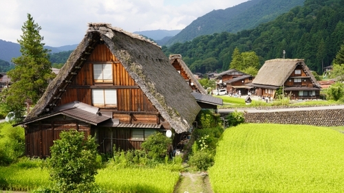 船でしか行けない秘境の一軒宿「大牧温泉」＆紅葉の城下町”金沢”へ