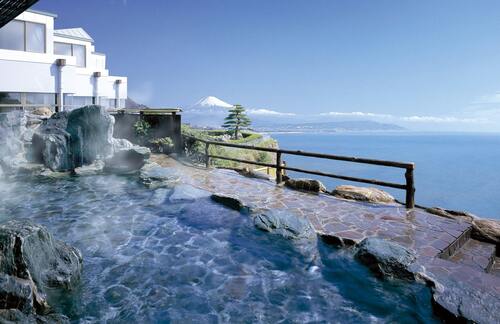 駿河湾と富士山望む海辺の絶景温泉宿　焼津黒潮温泉「焼津松風閣」