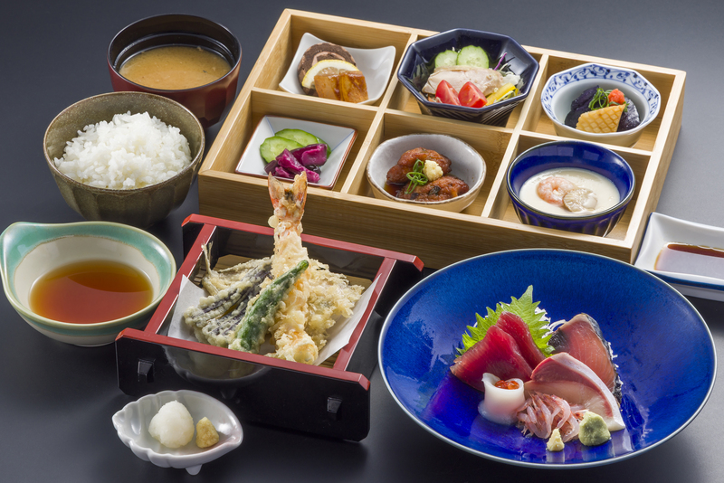 南国の高級フルーツ！伊豆マンゴー 爽快芦ノ湖クルージングと御膳屋丸天