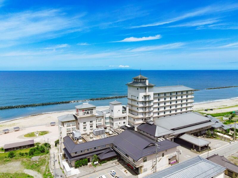日本海に沈む美しい夕日の宿 日本海の味覚特選会席♪ 瀬波温泉「汐美荘