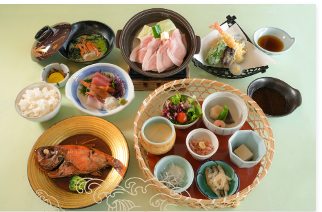 昭和レトロな"熱海ぶらり旅” 渚のレストラン「金目鯛付相模御膳」