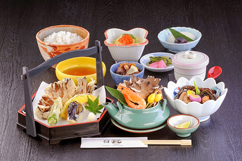 雪国育ちの幻のいちご”越後姫”　西福寺開山堂と石坂舞茸御前