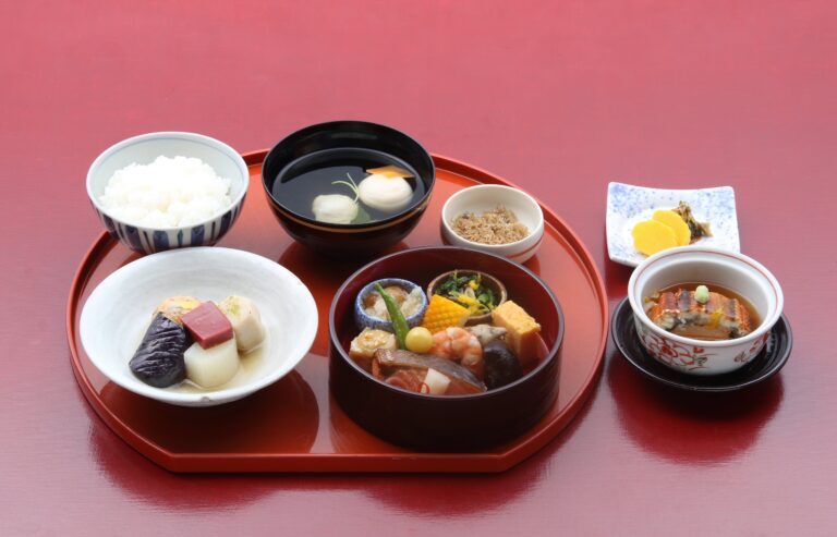 秋色に染まる古都ぶらり旅～錦秋の古都鎌倉へ～　鎌倉鉢の木「季節膳」～