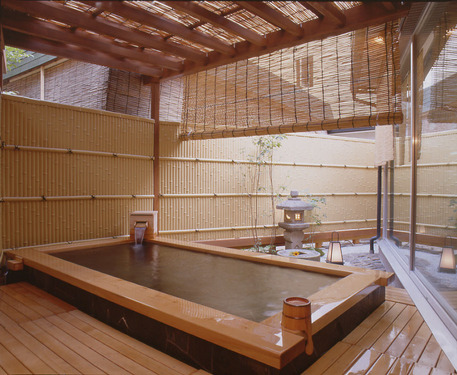 新しい年を旅館で迎える贅沢　昭和レトロな温泉街　戸倉上山田温泉「圓山荘」