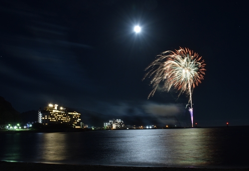 絶景！温泉！花火！連夜の花火IN天津小湊　三日月シーパークホテル安房鴨川