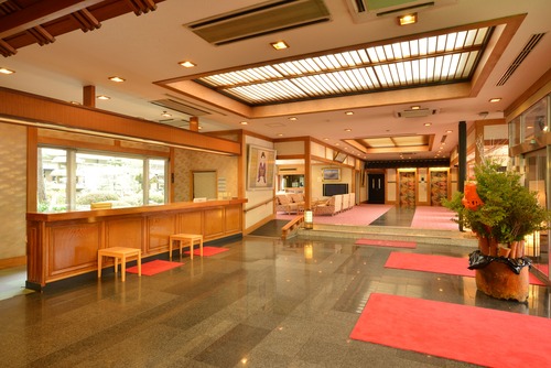 新しい年を旅館で迎える贅沢　昭和レトロな温泉街　戸倉上山田温泉「圓山荘」