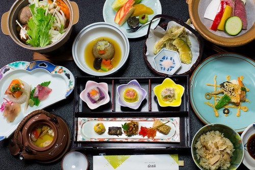 千年の湯と灯りに包まれる、信州・田沢温泉の秘湯旅