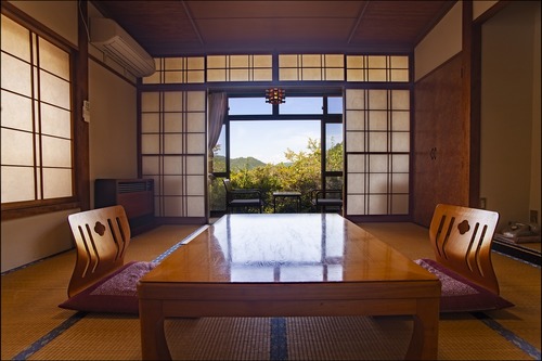 千年の湯と灯りに包まれる、信州・田沢温泉の秘湯旅