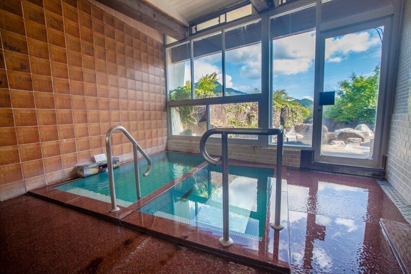 千年の湯と灯りに包まれる、信州・田沢温泉の秘湯旅