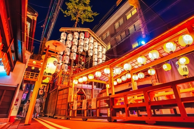 京に夏の訪れをつげる日本三大祭り　京都祇園祭り　宵山祭りと長良川鵜飼い3日間