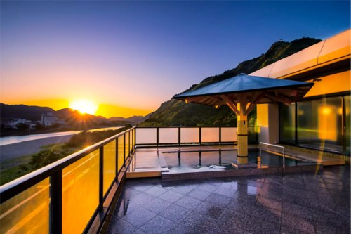 桜に包まれる長良川温泉「ホテルパーク」　日本三大桜！根尾谷の薄墨桜