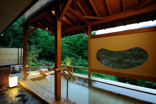 【昼食2回付】山深い湯の里に佇む旅館　越後長岡・山古志村　蓬平温泉「和泉屋」