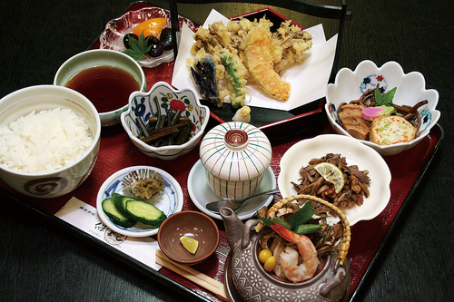 【2日間昼食付】開湯400年隠れた名湯 猿ヶ京温泉「源泉湯の宿千の谷」