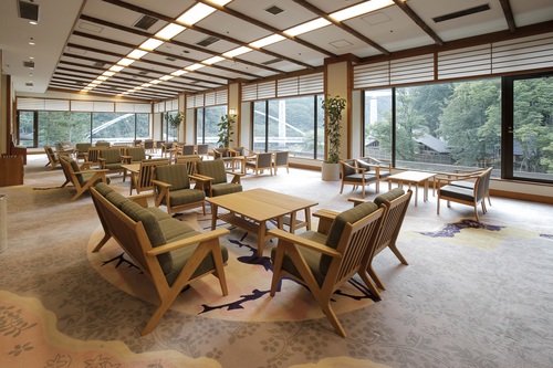 清流望む露天風呂の絶景　川治温泉「湯けむりの里 柏屋」